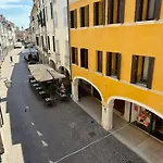Elegante In Centro Storico - Vista Sul Corso Principale - Spazioso , Wifi Veloce, Posizione Apartman Pordenone
