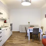 Apartament Elegante In Centro Storico - Vista Sul Corso Principale - Spazioso , Wifi Veloce, Posizione