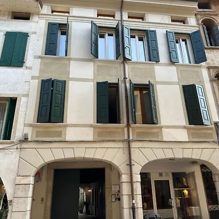 Elegante In Centro Storico - Vista Sul Corso Principale - Spazioso , Wifi Veloce, Posizione Apartament Pordenone