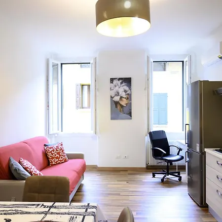 Elegante In Centro Storico - Vista Sul Corso Principale - Spazioso , Wifi Veloce, Posizione Apartman