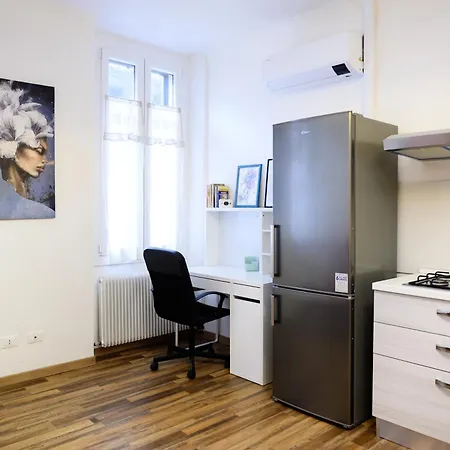 Elegante In Centro Storico - Vista Sul Corso Principale - Spazioso , Wifi Veloce, Posizione Apartman *