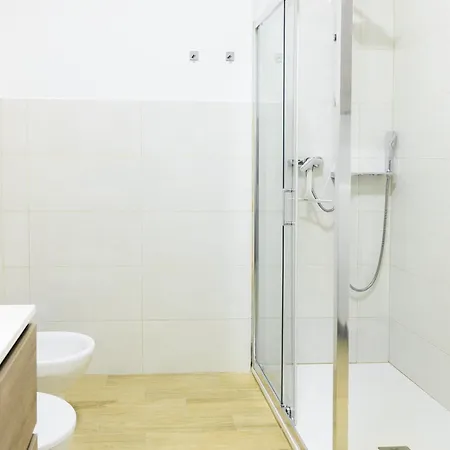 דירה Elegante In Centro Storico - Vista Sul Corso Principale - Spazioso , Wifi Veloce, Posizione פורדנונה