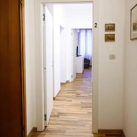 Elegante In Centro Storico - Vista Sul Corso Principale - Spazioso , Wifi Veloce, Posizione דירה